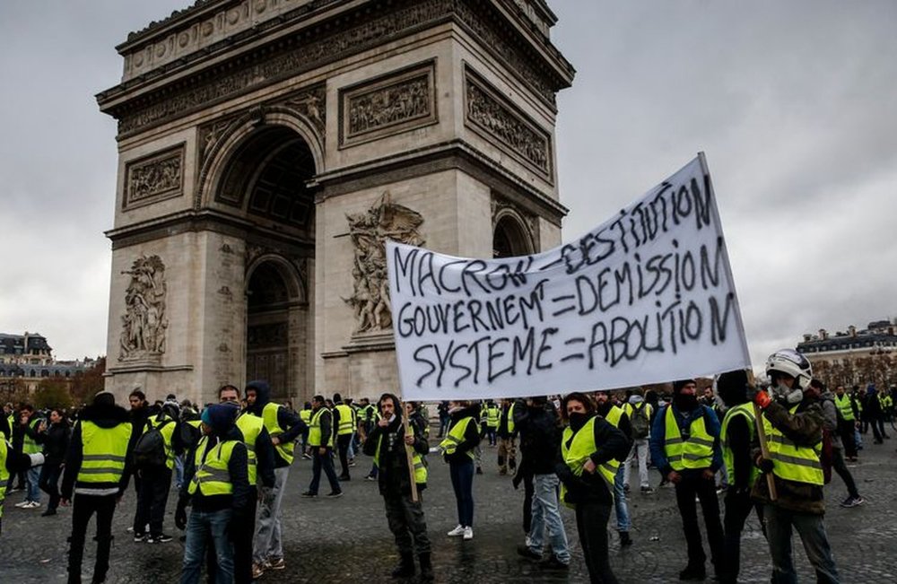 « CE RÉGIME, NÉ DE L’ÉMEUTE, PÉRIRA PAR L’ÉMEUTE »*