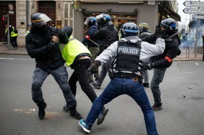 URGENCE aux URGENCES. URGENCE - LIBERTÉS