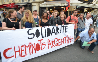 Le rassemblement devant l’ambassade d’Argentine
